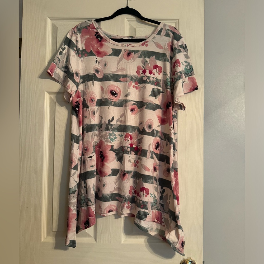 Lularoe short sleeve shirt size 3x